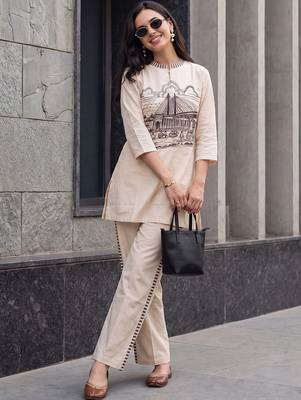 women printed regular kurta with trousers 4