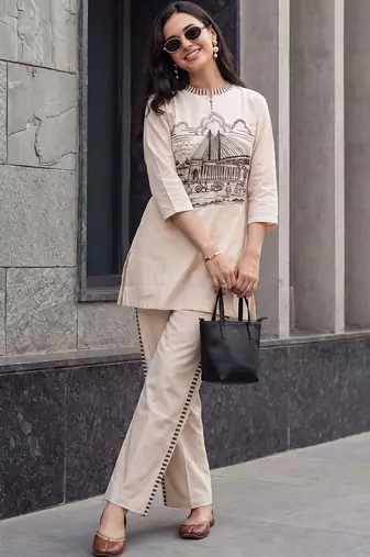 women printed regular kurta with trousers