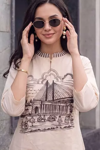 women printed regular kurta with trousers