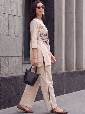 women printed regular kurta with trousers 6