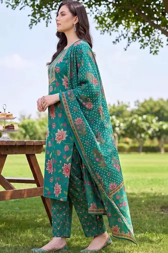 women floral printed regular thread work cotton kurta with trousers & with dupatta