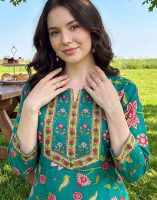 women floral printed regular thread work cotton kurta with trousers & with dupatta 5