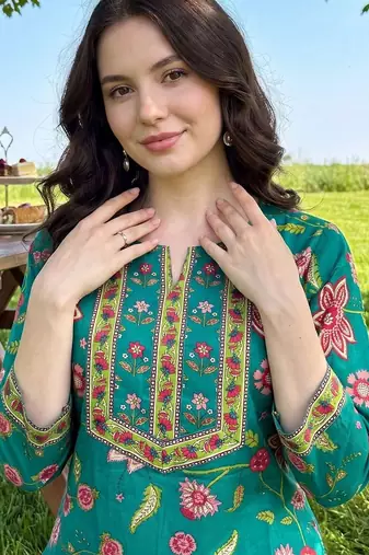 women floral printed regular thread work cotton kurta with trousers & with dupatta