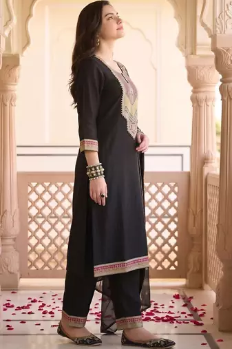 women ethnic motifs embroidered regular thread work kurta with trousers & with dupatta