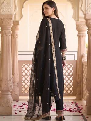 women ethnic motifs embroidered regular thread work kurta with trousers & with dupatta 4