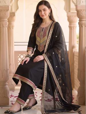 women ethnic motifs embroidered regular thread work kurta with trousers & with dupatta 5