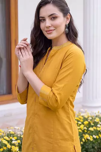 women panelled kurta with trousers