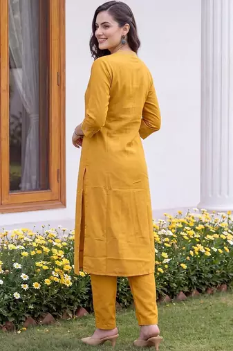women panelled kurta with trousers