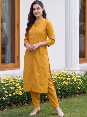 women panelled kurta with trousers 6