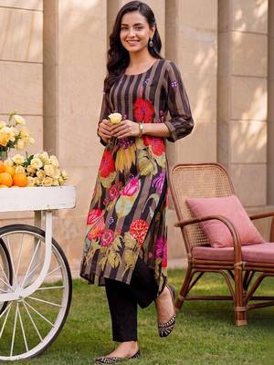 women floral printed regular beads and stones cotton kurta with trousers 1