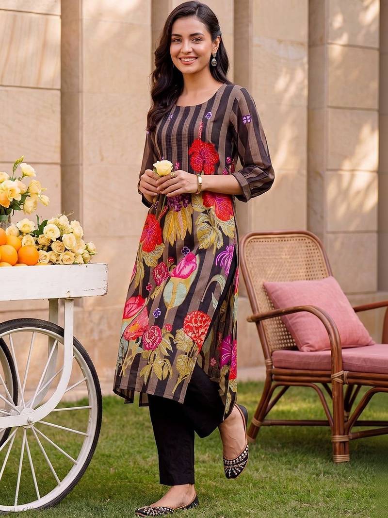 women floral printed regular beads and stones cotton kurta with trousers