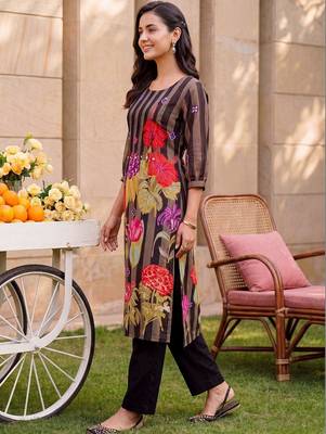 women floral printed regular beads and stones cotton kurta with trousers 3