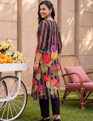 women floral printed regular beads and stones cotton kurta with trousers 4