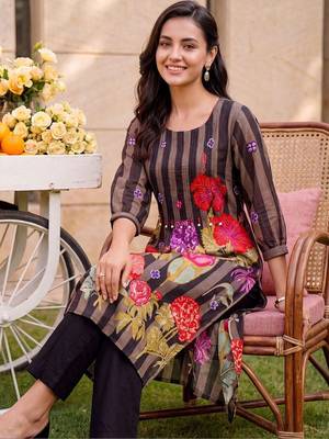 women floral printed regular beads and stones cotton kurta with trousers 5