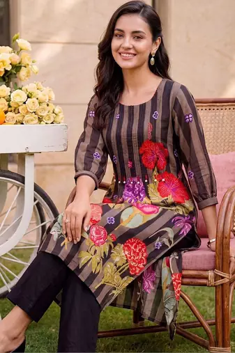 women floral printed regular beads and stones cotton kurta with trousers
