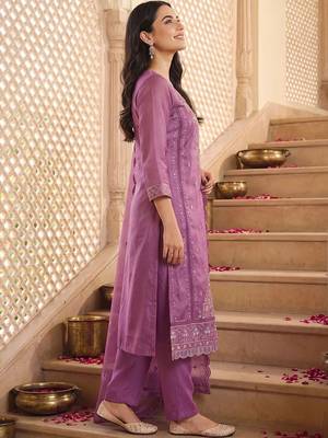women ethnic motifs kurta with trouser & dupatta 3