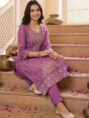 women ethnic motifs kurta with trouser & dupatta 5