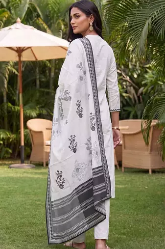 women floral printed regular cotton kurta with palazzos & with dupatta