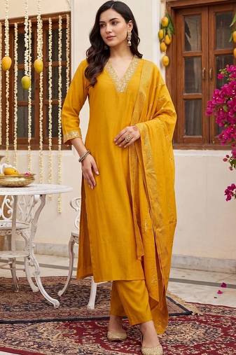 women ethnic motifs embroidered regular kurta with trousers & with dupatta