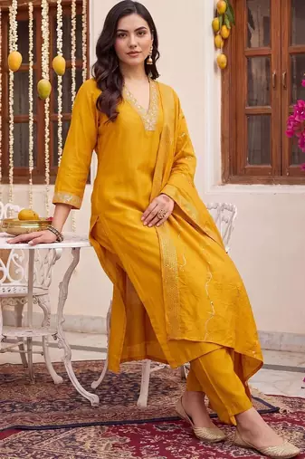 women ethnic motifs embroidered regular kurta with trousers & with dupatta