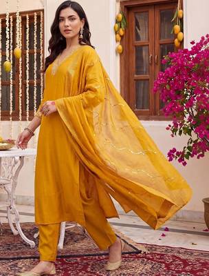women ethnic motifs embroidered regular kurta with trousers & with dupatta 4
