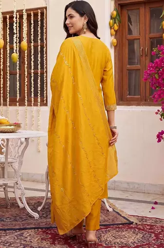 women ethnic motifs embroidered regular kurta with trousers & with dupatta