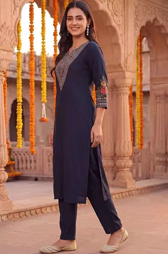 women ethnic motifs embroidered regular thread work kurta with trousers