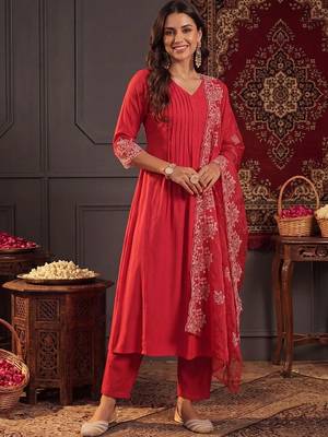women ethnic motifs regular thread work kurta with trousers & with dupatta 1