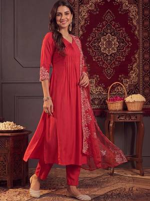 women ethnic motifs regular thread work kurta with trousers & with dupatta 3
