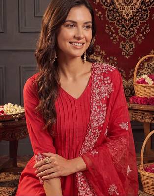 women ethnic motifs regular thread work kurta with trousers & with dupatta 4