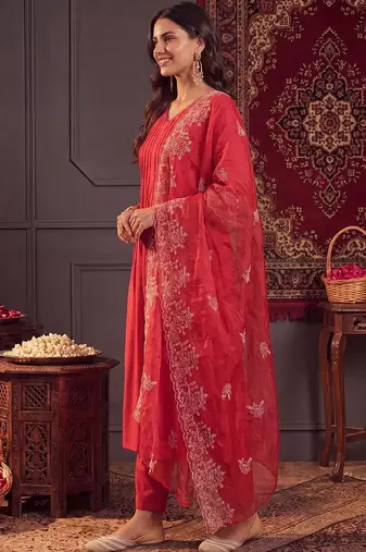 women ethnic motifs regular thread work kurta with trousers & with dupatta