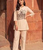 women printed regular kurti with trousers