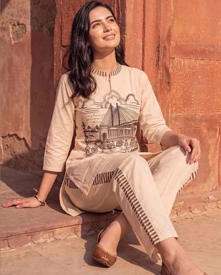 women printed regular kurti with trousers 2