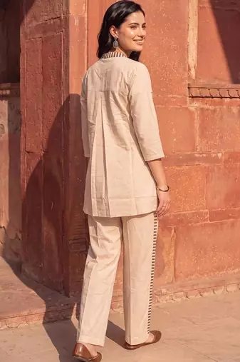 women printed regular kurti with trousers