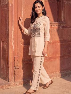 women printed regular kurti with trousers 6