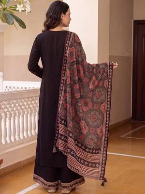 women ethnic motifs printed regular kurta with palazzos & with dupatta 6