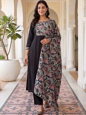 women ethnic motifs embroidered regular thread work kurta with trousers & with dupatta 1