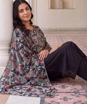 women ethnic motifs embroidered regular thread work kurta with trousers & with dupatta 3