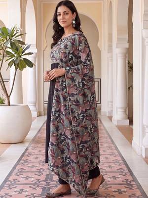 women ethnic motifs embroidered regular thread work kurta with trousers & with dupatta 4