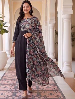 women ethnic motifs embroidered regular thread work kurta with trousers & with dupatta 5