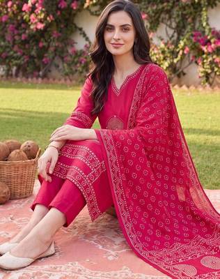 women ethnic motifs printed regular cotton kurta with trousers & with dupatta 2