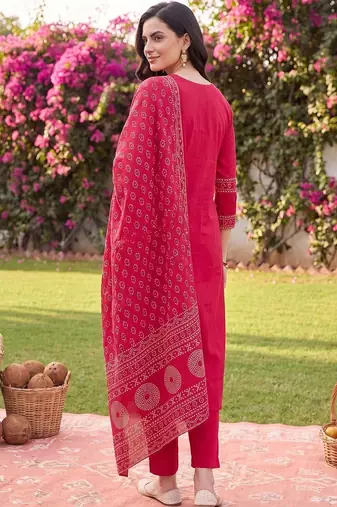 women ethnic motifs printed regular cotton kurta with trousers & with dupatta