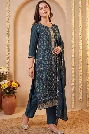 women embroidered regular thread work kurta with trousers & with dupatta