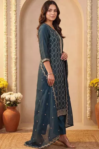 women embroidered regular thread work kurta with trousers & with dupatta