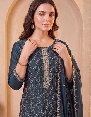 women embroidered regular thread work kurta with trousers & with dupatta 6
