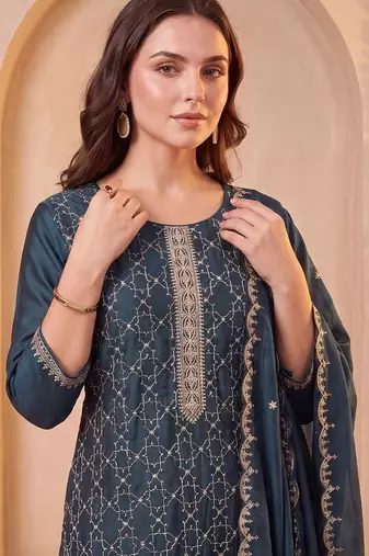 women embroidered regular thread work kurta with trousers & with dupatta