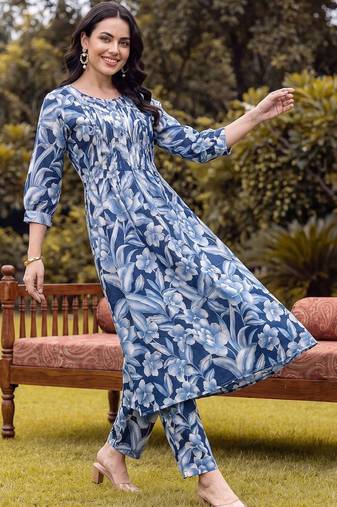 women floral printed regular cotton kurta with trousers