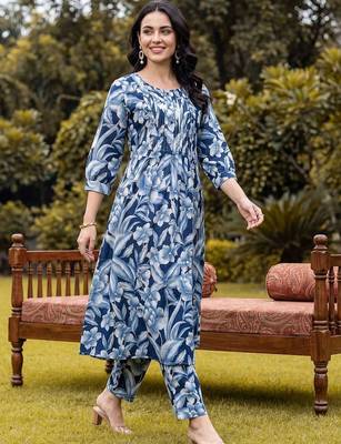 women floral printed regular cotton kurta with trousers 2