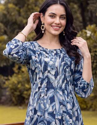 women floral printed regular cotton kurta with trousers 3