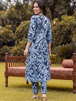 women floral printed regular cotton kurta with trousers 6